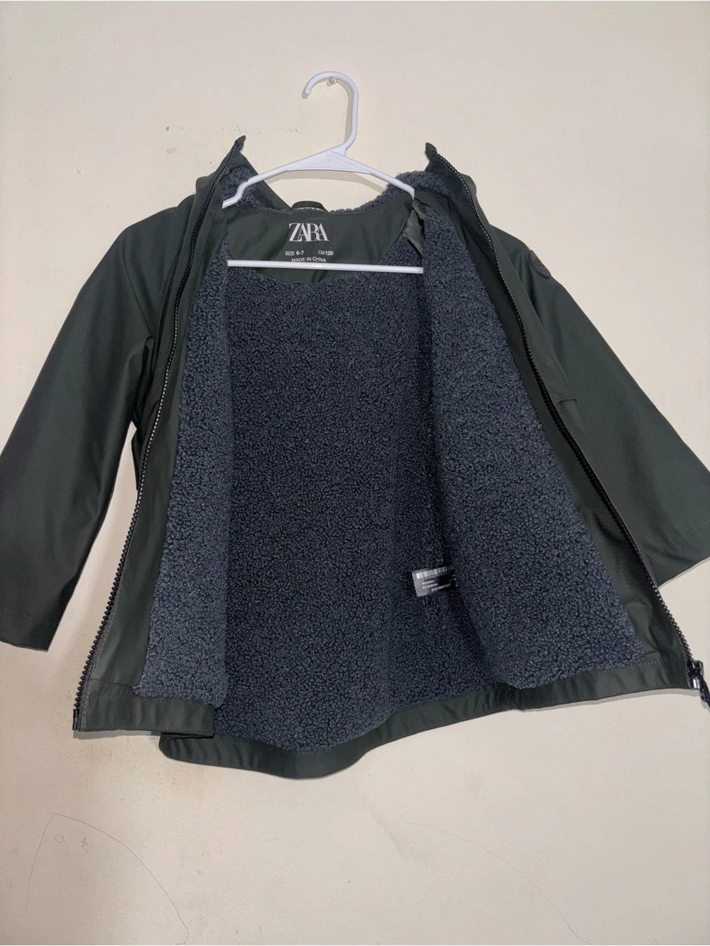 Zara Kids olive green hooded rain jacket with sherpa lining Size 6-7
